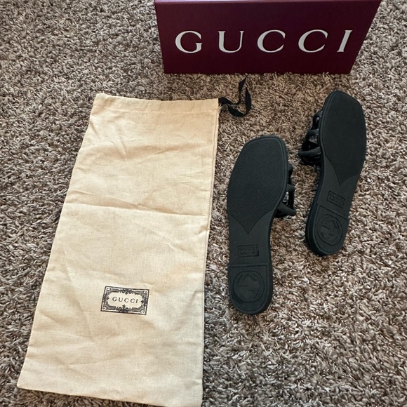 Gucci Women's Interlocking G slide sandal - Picture 2 of 4